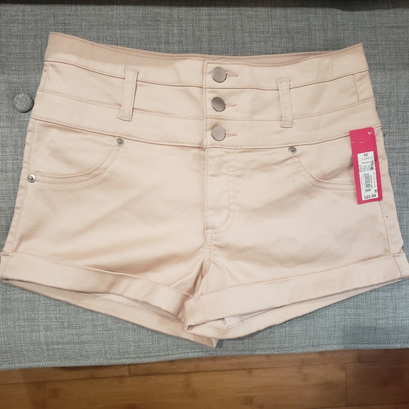 Shorts - Picture 4 of 5